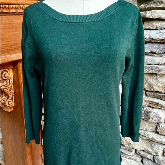 Next to New! HUNTER/FOREST GREEN 3/4 SLEEVE m, LONG LINE SWEATER SIZE MEDIUM/LRG - Picture 2 of 3
